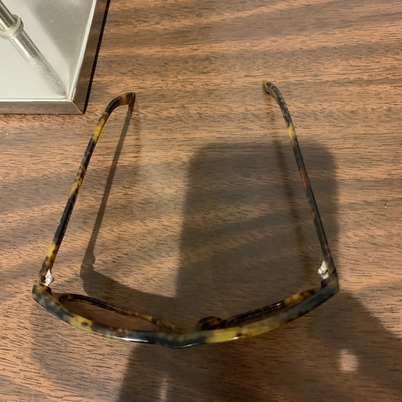 Prada Tortoiseshell sunglasses - Picture 3 of 6